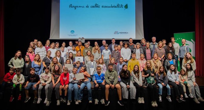 Ocho centros educativos de Menorca reciben el galardón de Centro Ecoambiental