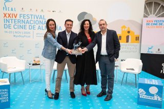 El presidente de la Diputación, Javier Aureliano García, la alcaldesa de la capital, María del Mar Vázquez, la delegada del Gobierno andaluz en Almería, Aránzazu Martín, y el director de Fical, Enrique Iznaola, durante la presentación de Fical 2025.
