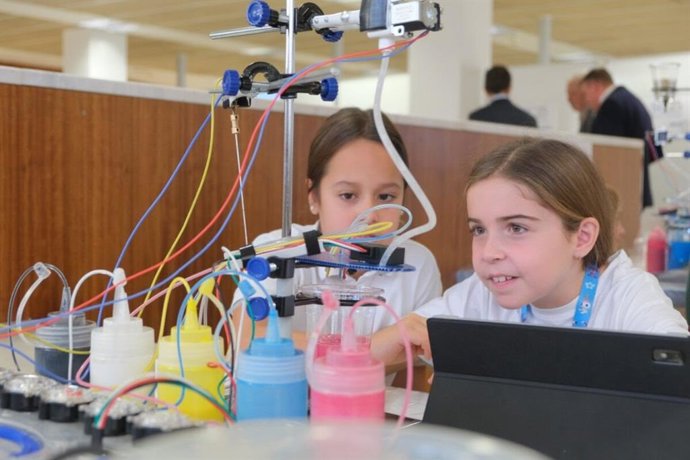 La operación de plantas químicas centra los talleres URV-AEQT de la Semana de la Ciencia 2025