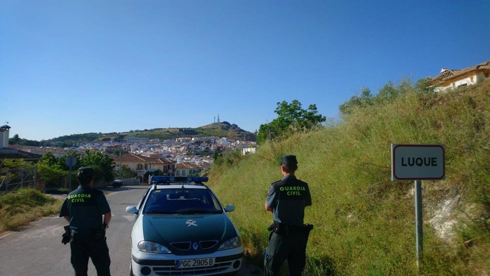 Archivo - Agentes de la Guardia Civil en Luque (Córdoba).