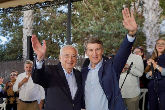 Imbroda, presidente de Melilla, junto a Feijóo en un acto este lunes en la ciudad autónoma