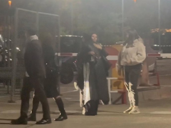 Gloria Camila se funde en un abrazo con Olga Moreno demostranso su apoyo mutuo