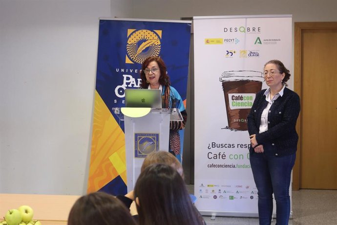 Inauguración de la iniciativa 'Café con Ciencia' en la UPO.