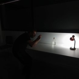 Usuario de la Unidad de Salud Mental Comunitaria de Loja (Granada) en una sesión de fotografía promovida por la Fundación Pública Andaluza.