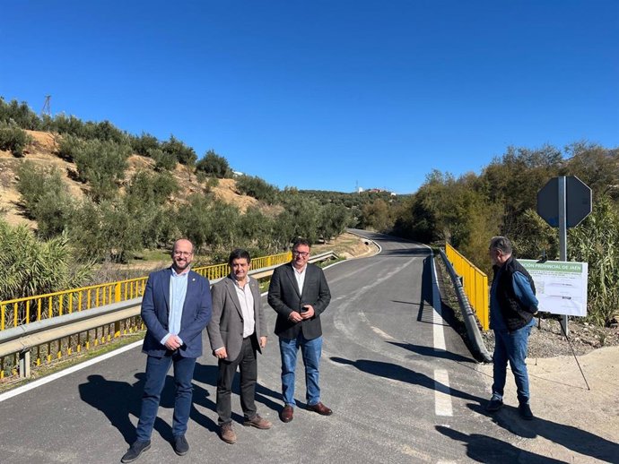 Inauguración de la rehabilitación de la carretera JA-3302.