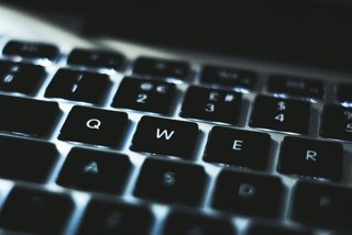 Teclado con las letras qwerty destacadas