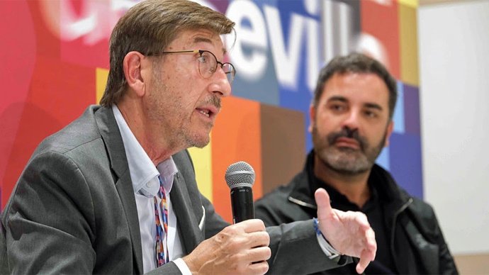 El responsable de cine de RTVA, Leonardo Sardiña, participa en la jornada 'El Parné o Show The Money'.