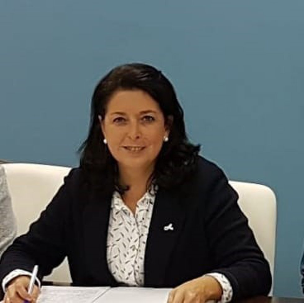 Archivo - La concejal del PP en Almuñécar María del Carmen Reinoso en imagen de archivo