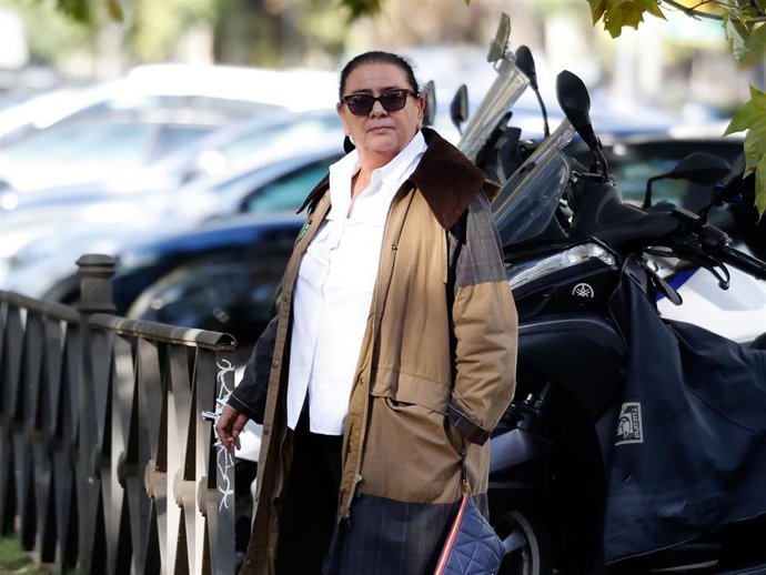 María del Monte e Inmaculada Casal salen de comer en un restaurante con amigas