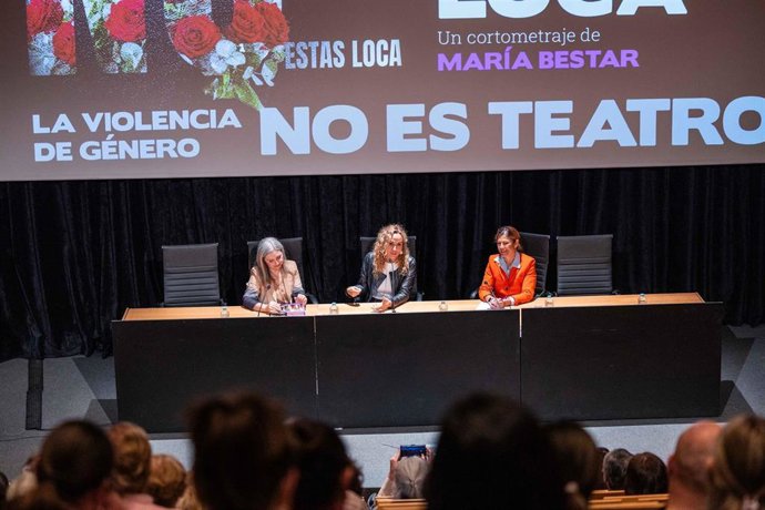 Proyección del corto documental 'No estás loca. La verdad sobre la violencia vicaria', dirigido por María Bestar, en San Fernando, dentro de los actos programados por el 25 de noviembre.