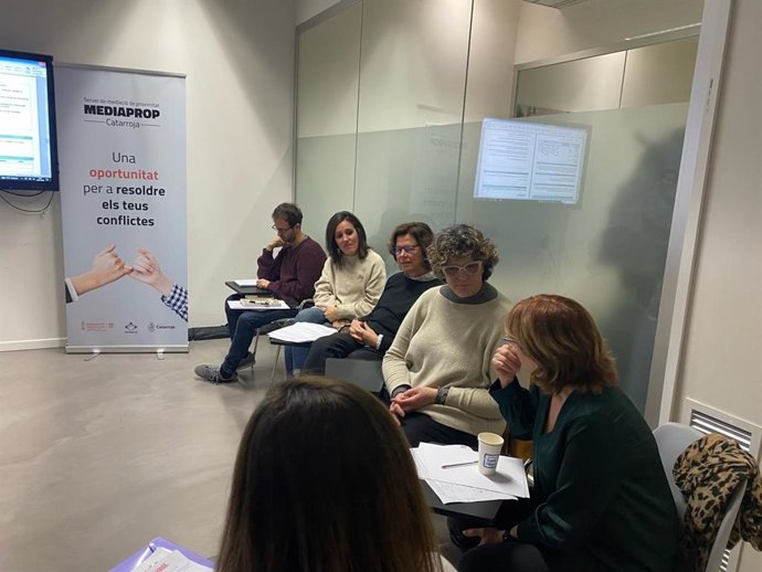 El servici d'atenció domiciliària de Catarroja inclourà el podòleg i teràpies d'estimulació cognitiva