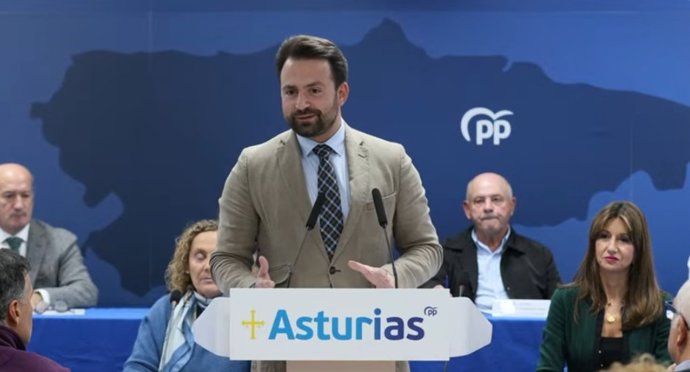 El presidente del PP de Asturias, Álvaro Queipo, durante su intervención en el Comité Ejecutivo Autonómico del partido este lunes.