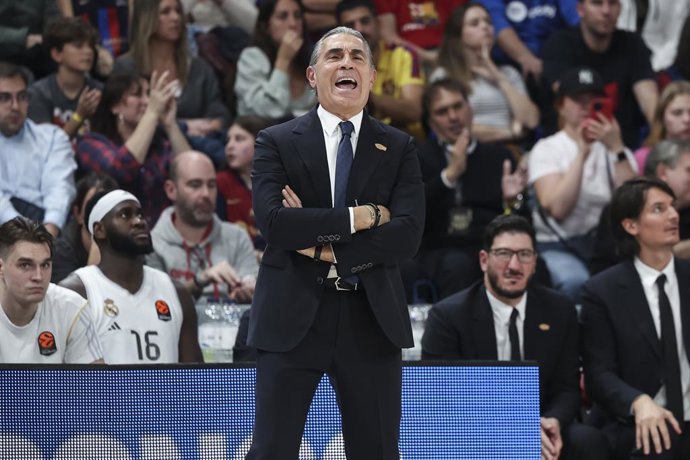 Sergio Scariolo, head coach of Real Madrid, gestures during the EuroLeague Regular Season Round 9 match played between FC Barcelona and Real Madrid at Palau Blaugrana on November 07, 2025 in Barcelona, Spain.