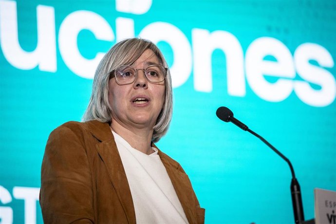 Leire Iglesias, directora general de la Entidad Pública Empresarial de gestión de suelo y actuaciones en vivienda protegida, Sepes, interviene en un congreso sobre viviendad de UGT Andalucía en Málaga.