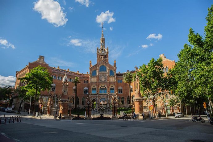 Archivo - Fachada del Hospital de la Santa Creu i Sant Pau en una foto de archivo.