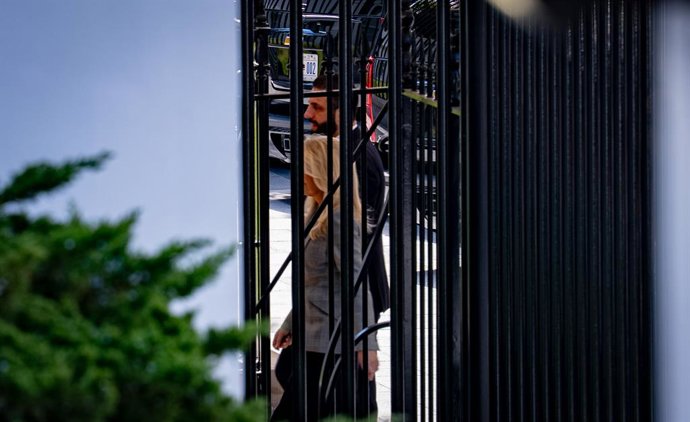 10 de novembro de 2025, Washington, Distrito de Colúmbia, Estados Unidos: O presidente da Síria, Ahmed al-Sharaa, chega à Casa Branca para uma reunião com o presidente Donald Trump em 10 de novembro de 2025