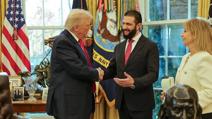 El presidente de EEUU, Donald Trump, recibe en la Casa Blanca a su homólogo sirio, Ahmed al Shara