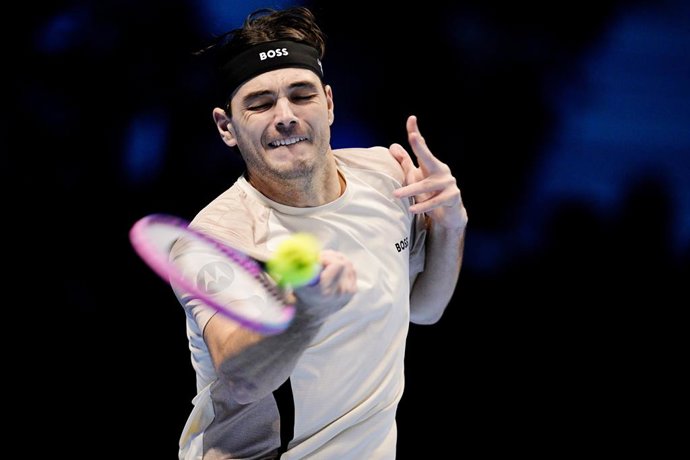 10 November 2025, Italy, Turin: US tennis player Taylor Fritz in action against Italian Lorenzo Musetti during their men's singles group stage match of the ATP World Tour Finals at the Inalpi Arena. Photo: Marco Alpozzi/LaPresse via ZUMA Press/dpa
