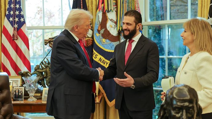El presidente de EEUU, Donald Trump, recibe en la Casa Blanca a su homólogo sirio, Ahmed al Shara