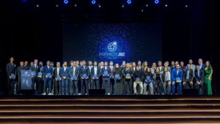 Foto de familia tras la gala de los IV Premios AFE celebrada en la plaza de toros de Las Ventas de Madrid