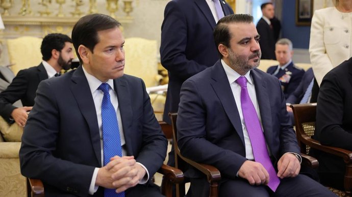 Los representantes de Exteriores de Estados Unidos, Marco Rubio, y de Siria, Asaad al Shaibani, en la Casa Blanca