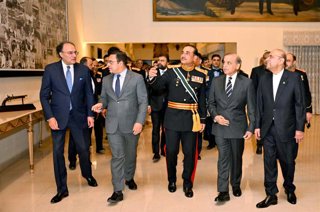 Archivo - May 24, 2025, Pakistan: RAWALPINDI, PAKISTAN, MAY 24: A dinner was hosted by Field Marshal Syed Asim .Munir, Chief of Army Staff, to honour the political leadership, steadfast commitment of the .Armed Forces, and the indomitable spirit of the pe
