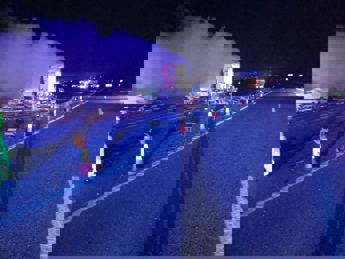 Cortada la AP-7 en l'Aldea (Tarragona) en ambos sentidos por el incendio de un camión