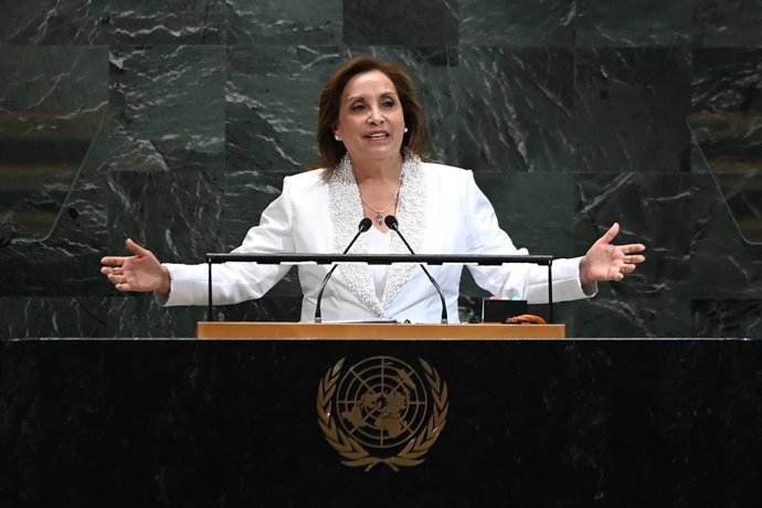 Archivo - NAÇÕES UNIDAS, 23 de setembro de 2025 -- A presidente peruana Dina Boluarte faz um discurso durante o Debate Geral da 80ª sessão da Assembleia Geral das Nações Unidas (AGNU) na sede da ONU em Nova York, em 23 de setembro de 2025.