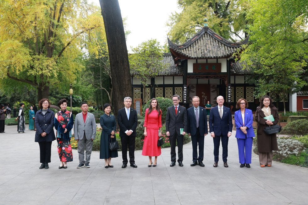 La Reina Letizia en el acto conmemorativo del 150 aniversario del nacimiento de Antonio Machado en Chengdú (Sichuan, China). A 11 de noviembre de 2025.