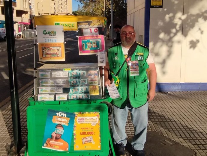 El vendedor de la ONCE Francisco Javier Guerrero que repartió premios por 815.000 euros en la estación de autobuses de Málaga