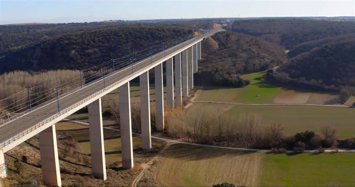 Viaducto de Río Blanco en la línea de alta velocidad Madrid-Barcelona