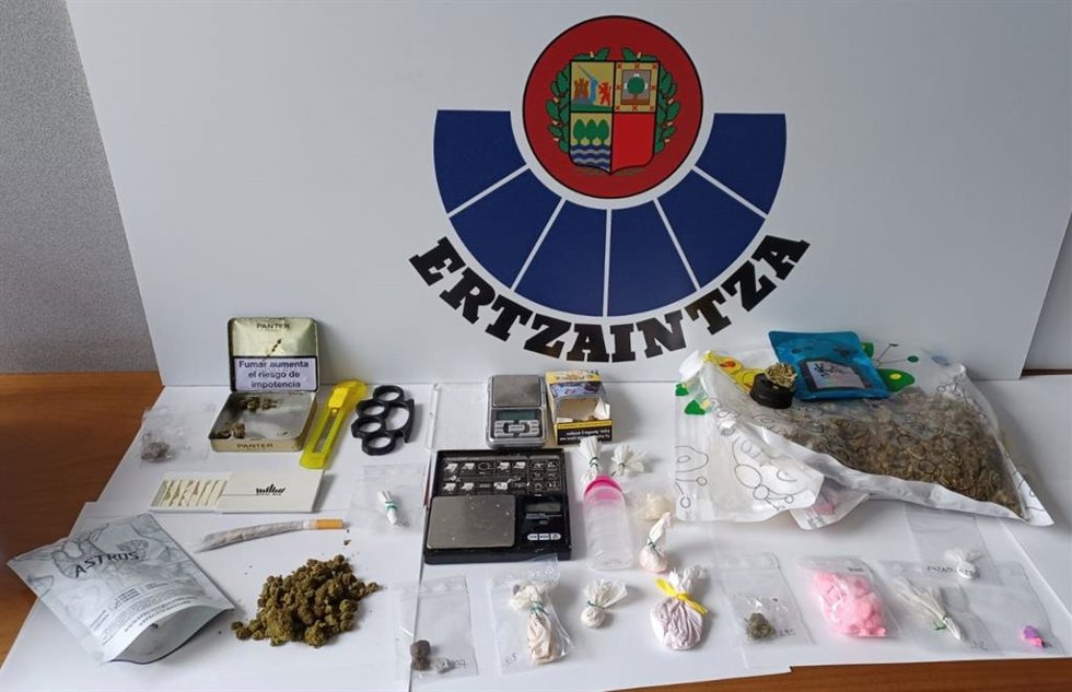 Material localizado por la Ertzaintza
