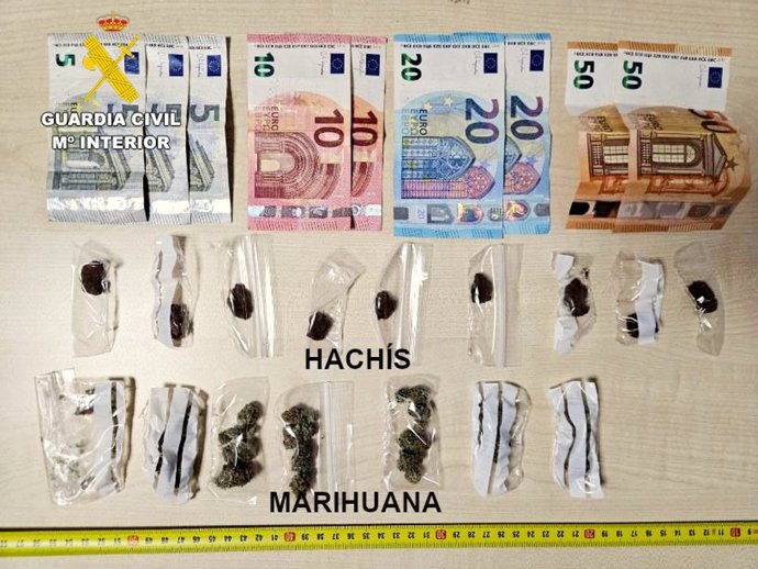 Detenida una mujer en la terraza de un bar de Castro Urdiales con 16 envoltorios de hachís y marihuana