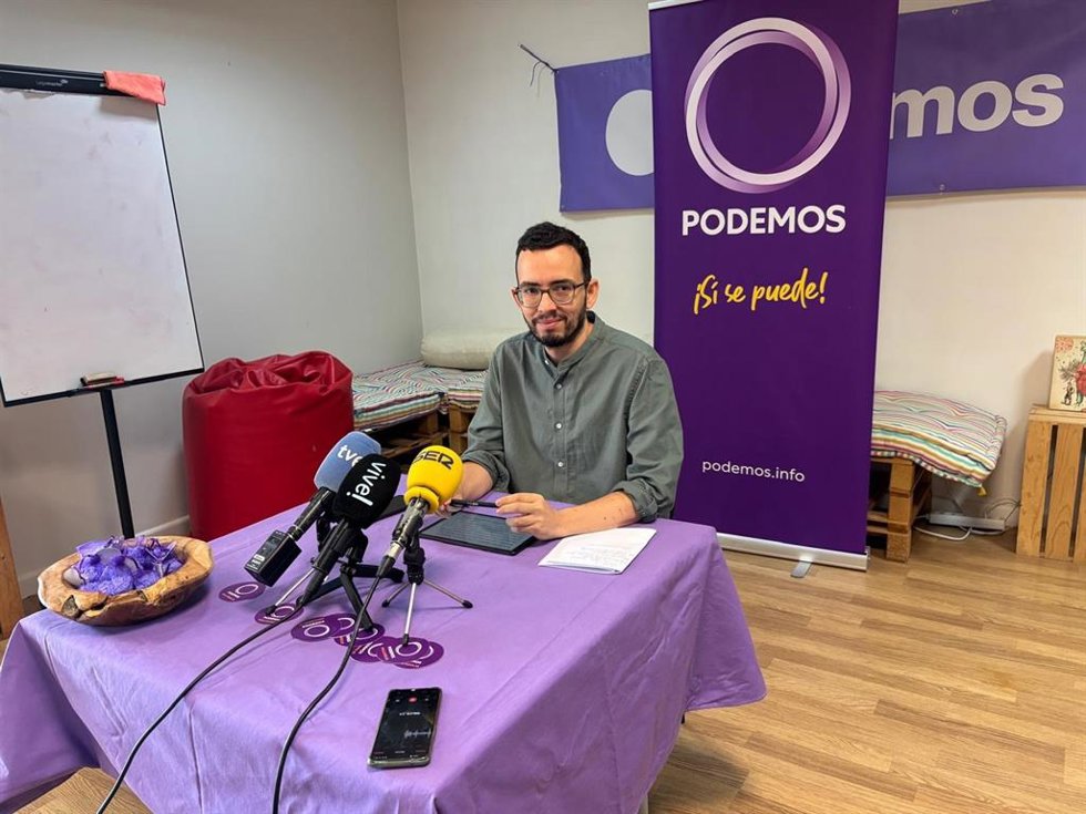 Archivo - El coordinador de Podemos en CyL, Miguel Ángel Llamas