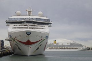 Cruceros en el puerto de Cádiz.