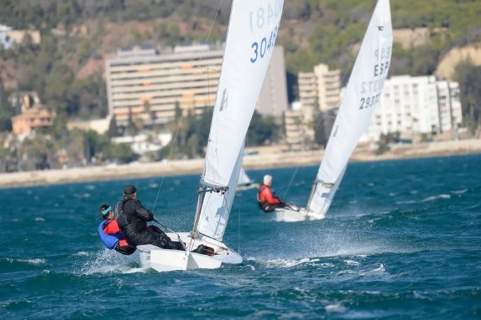 La ciudad de Málaga vivió el pasado fin de semana la III edición del Trofeo Theresa Zabell de vela, una competición que ha reunido a más de 70 deportistas en aguas de la bahía