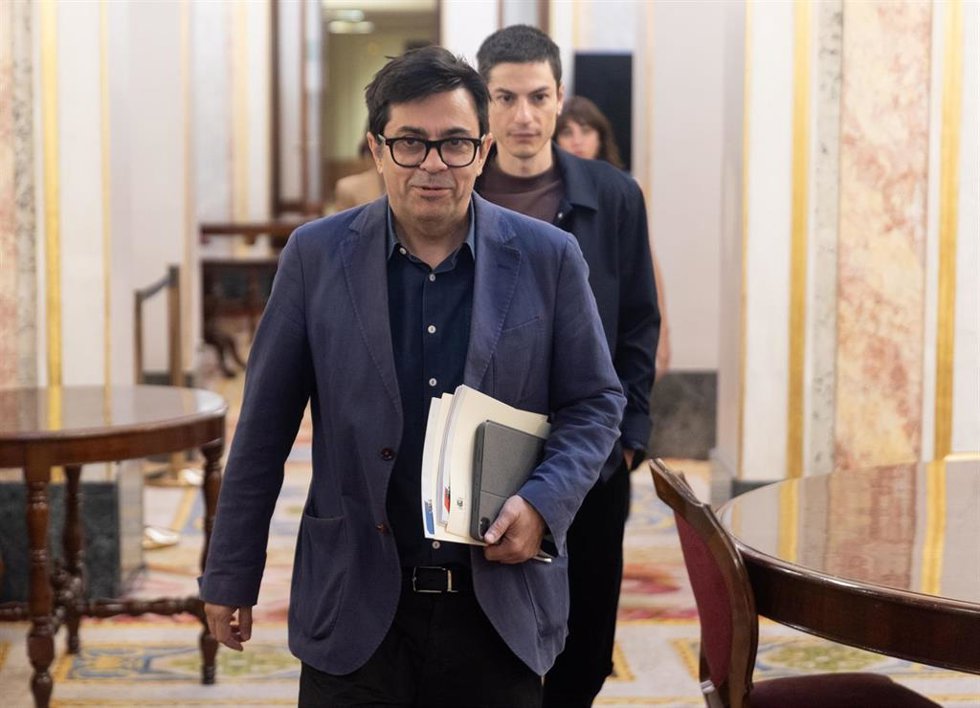 Archivo - El secretario cuarto de la Mesa del Congreso, Gerardo Pisarello, a su llegada a una reunión de la Mesa del Congreso, en el Congreso de los Diputados, a 7 de octubre de 2025, en Madrid (España).