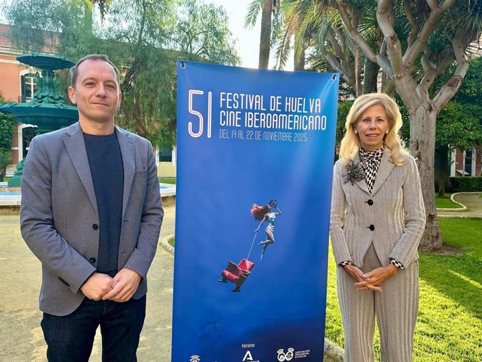 La subdelegada del Gobierno en Huelva, María José Rico, y el director del Festival de Cine Iberoamericano, Manuel H. Martín.