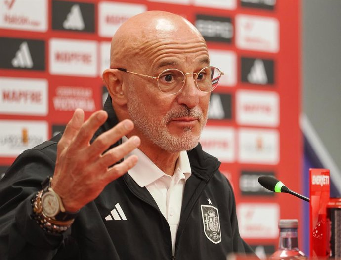 El seleccionador español, Luis de la Fuente, durante una rueda de prensa en el Estadio José Zorrilla, a 13 de octubre de 2025, en Valladolid, Castilla y León (España). La rueda de prensa tiene lugar antes de que la Selección española se enfrente mañana en