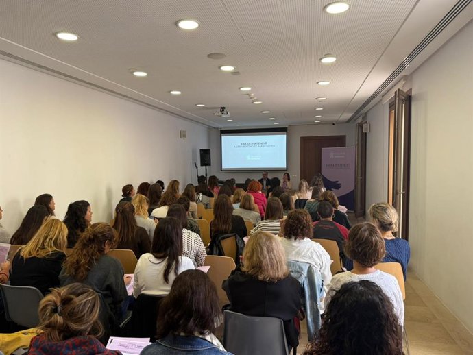 Reunión del Consell de Mallorca para coordinar los servicios municipales contra la violencia machista.