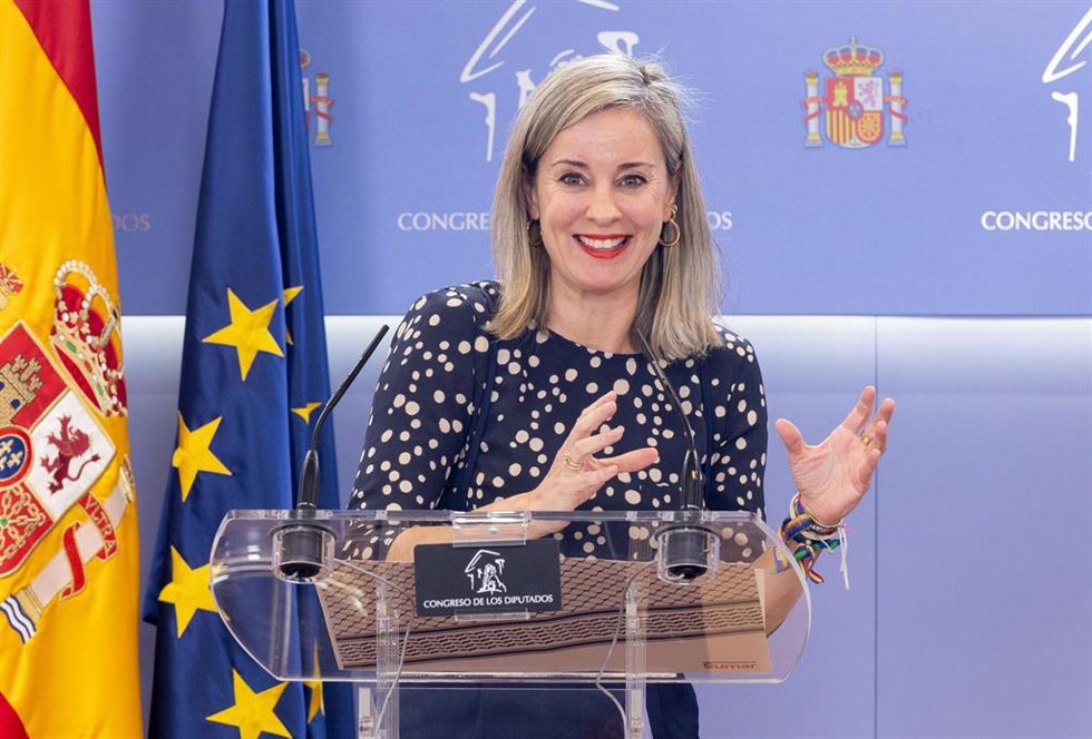 La portavor de Sumar en el Congreso, Verónica Martínez Barbero, durante una rueda de prensa en el Congreso de los Diputados, a 11 de noviembre de 2025, en Madrid (España).