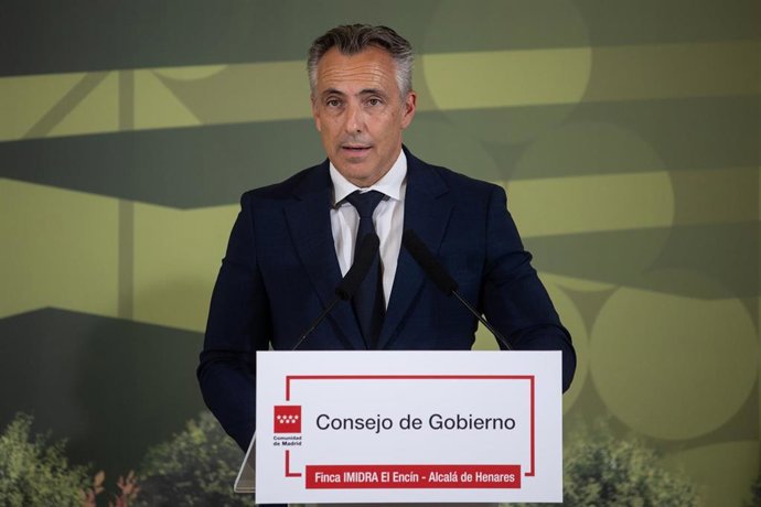 Archivo - El delegado de Medio Ambiente, Agricultura e Interior, Carlos Novillo, durante una rueda de prensa posterior a la reunión del Consejo de Gobierno.