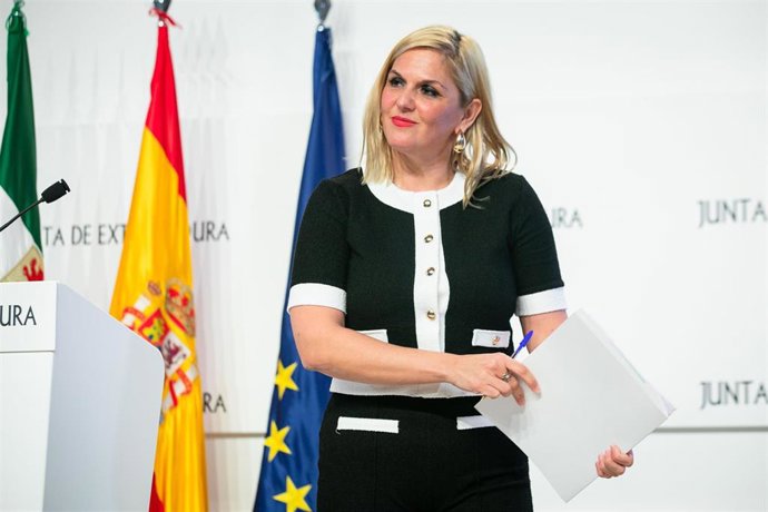 La portavoz de la Junta de Extremadura, Elena Manzano, en rueda de prensa tras el Consejo de Gobierno autonómico