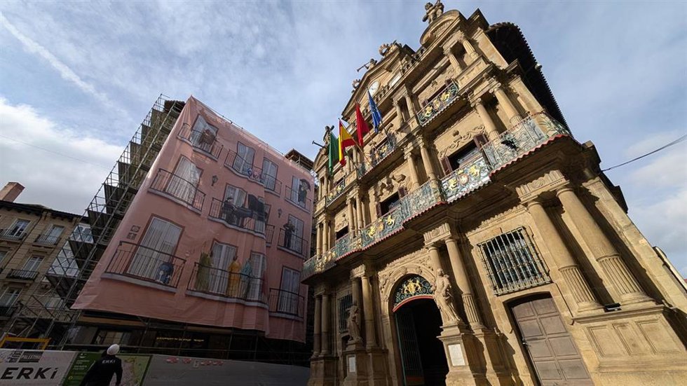 Imagen de la lona que recubre las obras de Casa Seminario