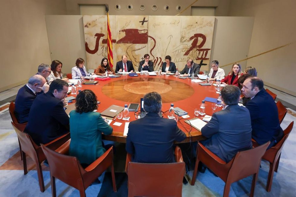 El presidente de la Generalitat, Salvador Illa, encabeza la reunión del Consell Executiu de este martes