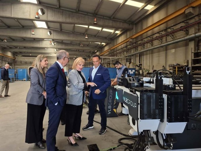 Visita de la Consejería de Industria, Comercio y Empleo de la Junta de Castilla y León, Leticia García, al grupo BS Sport Equipamientos Deportivos.
