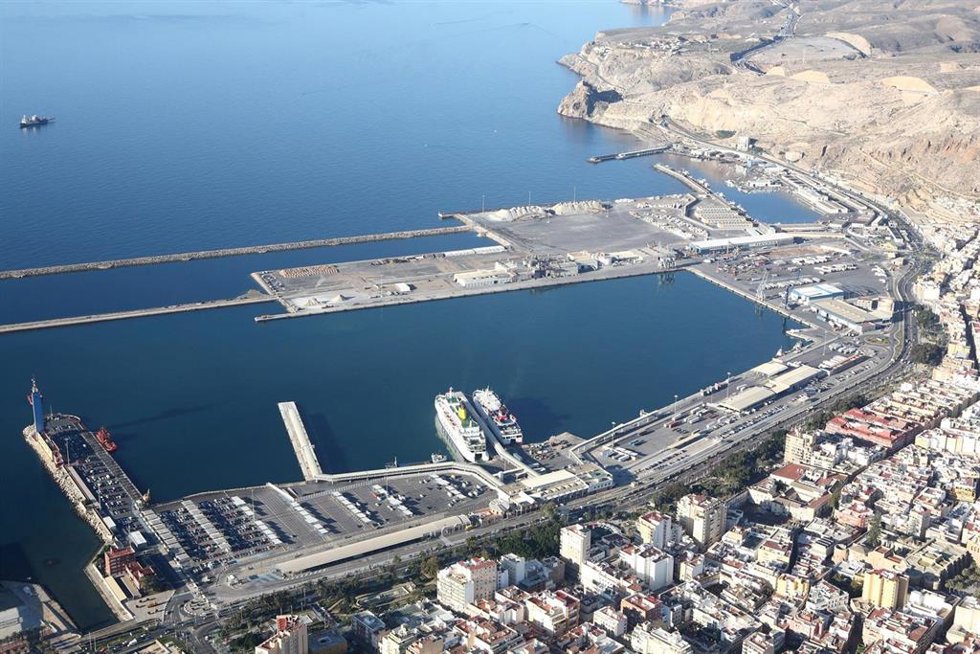 Archivo - Panorámica del Puerto de Almería