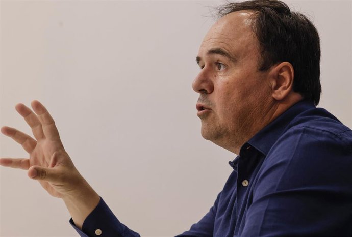 Archivo - El candidato del PP a la Generalitat y secretario general del PPCV, Juanfran Pérez Llorca, durante una entrevista para Europa Press. ARCHIVO. 