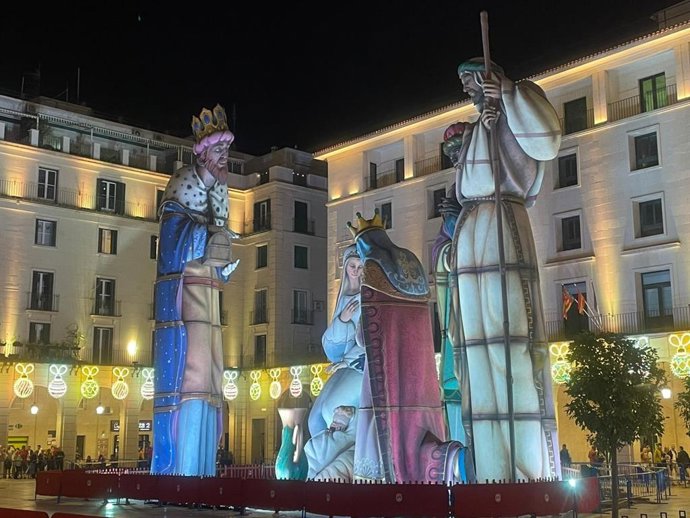 Belén gigante de la plaza del Ayuntamiento de Alicante