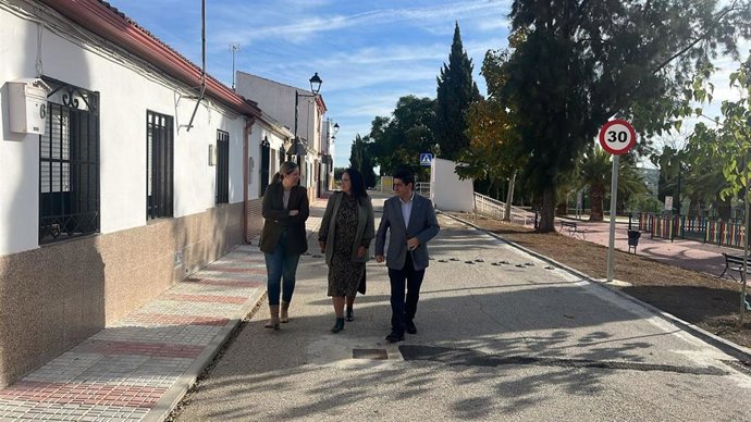 Visita a la barriada de Los Peralta, en Fuerte del Rey